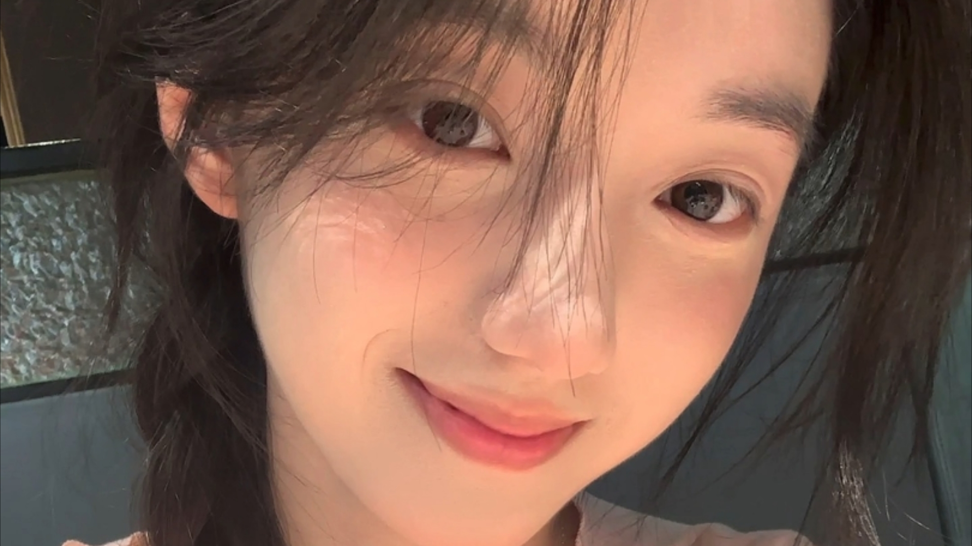 AI“换装”损害军人警察形象 法律风险不容忽视